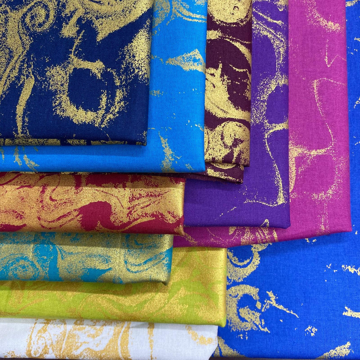 Pound A Metre 10 Metres 10 Metres 100% Digital Cotton Bundle- (Gold Foil Cotton)