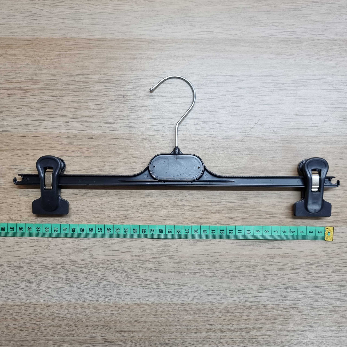 Pound A Metre Pack of 20 20 Piece Strong Plastic Display Hangers Standard & Adjustable Clips (Seconds)