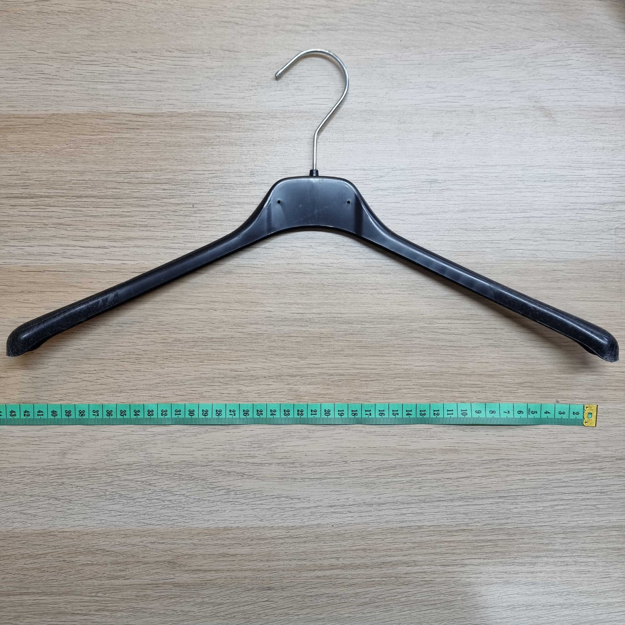 Pound A Metre Pack of 20 20 Piece Strong Plastic Display Hangers Standard & Adjustable Clips (Seconds)