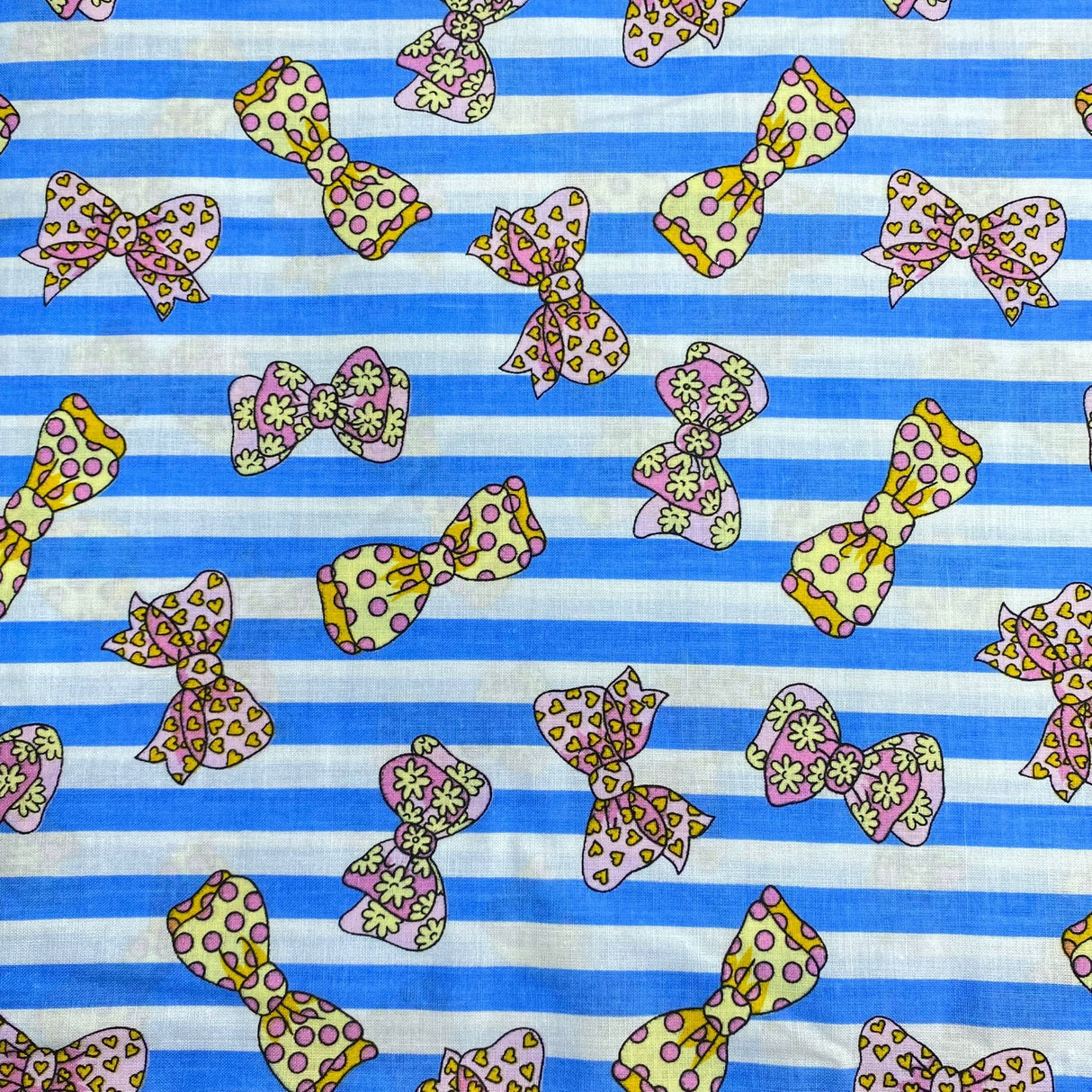 Pound A Metre 3 Metres 3 Metres Beautiful Digitally Printed 100% Cotton- 45" Wide (Bows)
