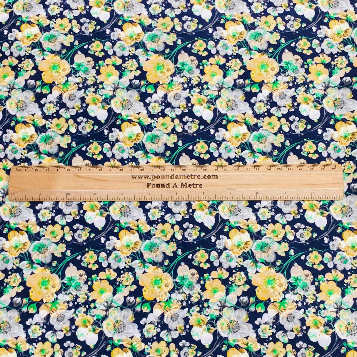 Pound A Metre Per 3 Metres 3 Metres Luxury Cotton Sateen - 45" Wide (Flowers)