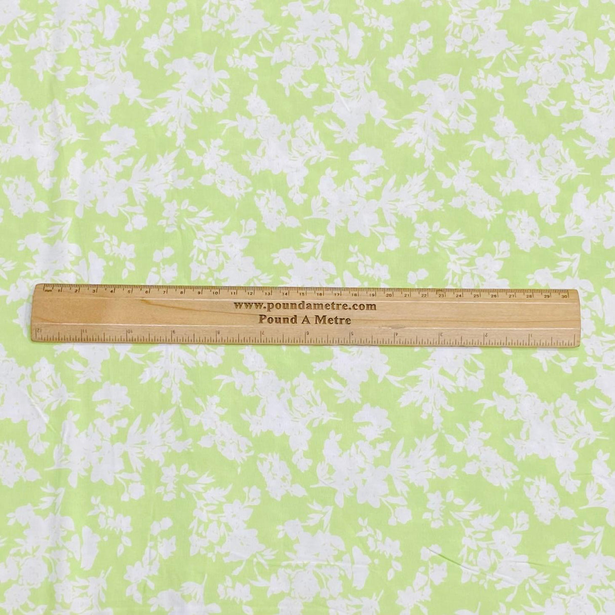 Pound A Metre 3 Metres, Printed Summer Dressmaking Viscose Fabric - 55" Wide (Viscose 33)