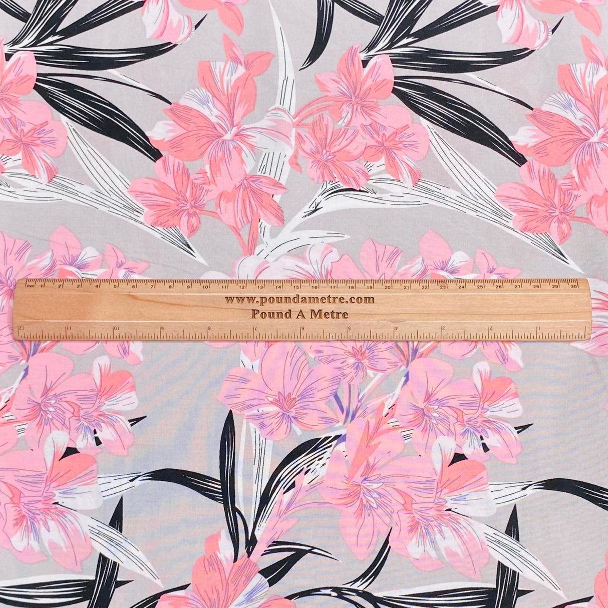 Pound A Metre 3 Metres, Printed Summer Dressmaking Viscose Fabric - 55" Wide (Viscose 37)