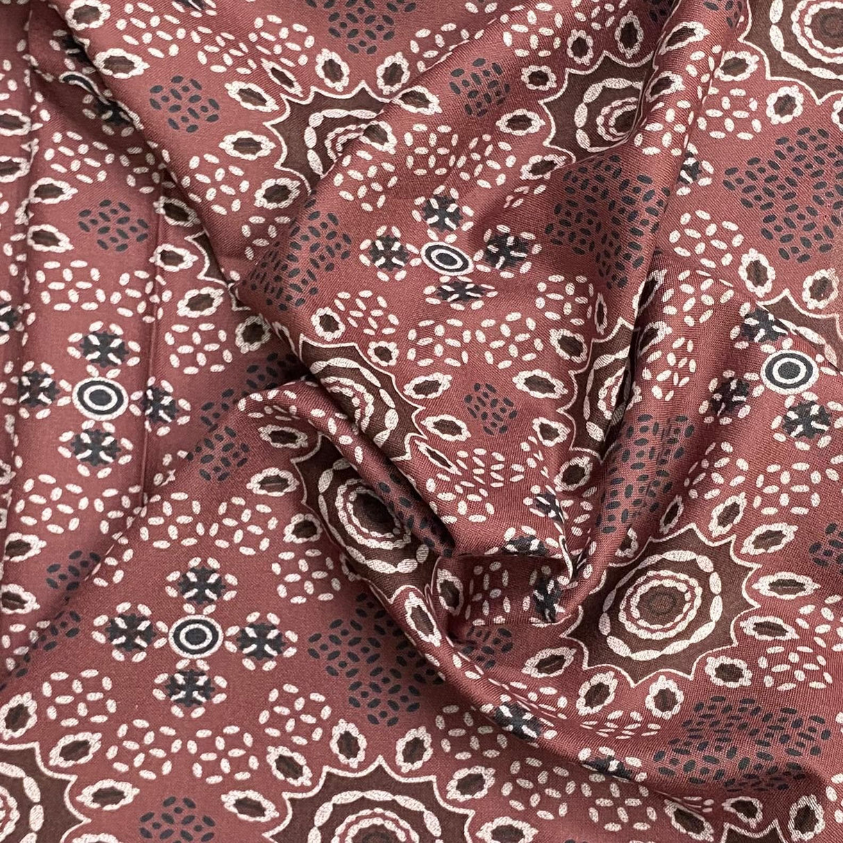 Pound A Metre 5 Metres Printed Alphine Fabric 36'' Wide - (Maroon Design)