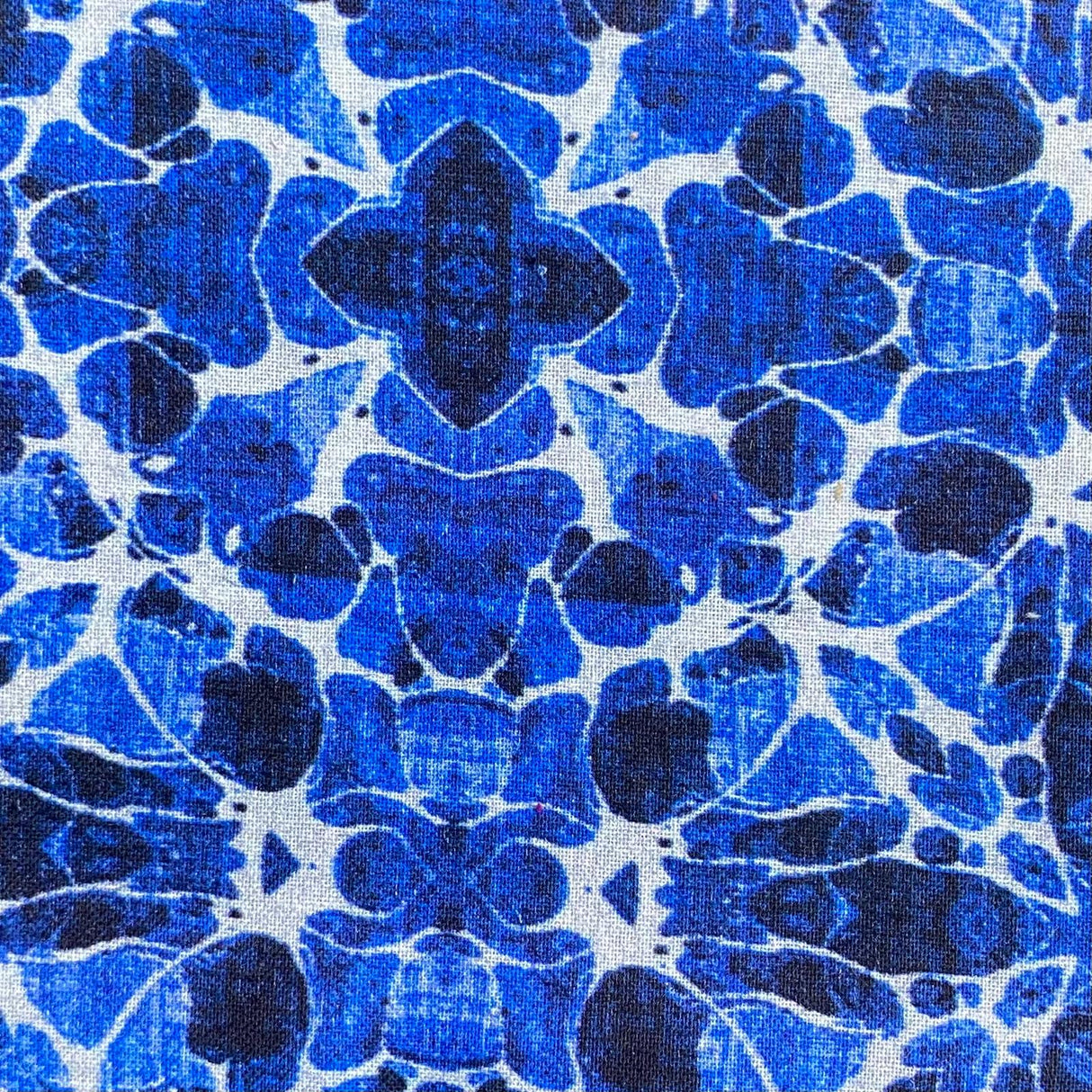 Pound A Metre 5 Fat Quarters 5 Piece Fat Quarter Bundle - 100% Cotton (White & Blue)