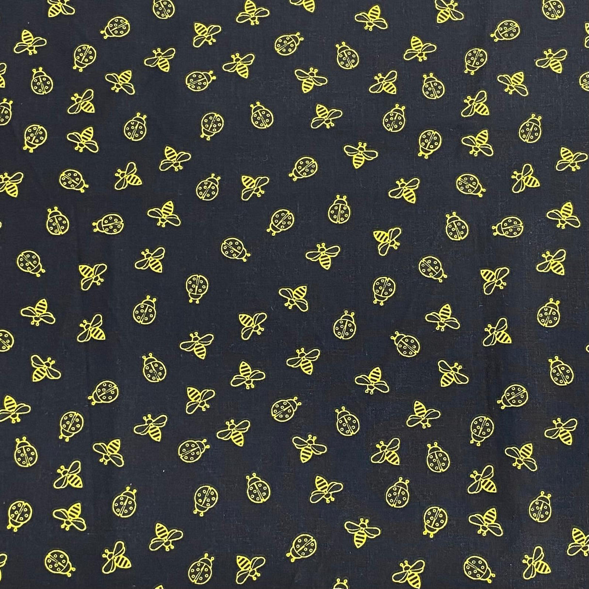 Pound A Metre Per Metre Per Metre Beautiful Digitally Printed 100% Cotton- 45" Wide (Black Bees)