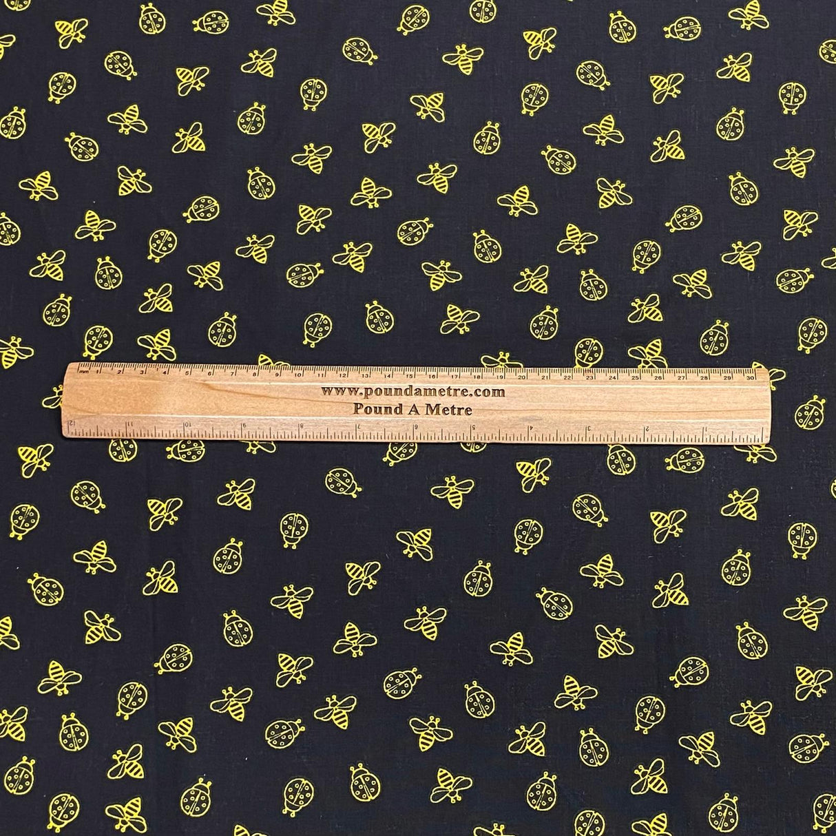 Pound A Metre Per Metre Per Metre Beautiful Digitally Printed 100% Cotton- 45" Wide (Black Bees)