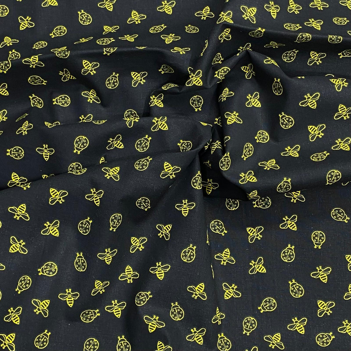 Pound A Metre Per Metre Per Metre Beautiful Digitally Printed 100% Cotton- 45" Wide (Black Bees)