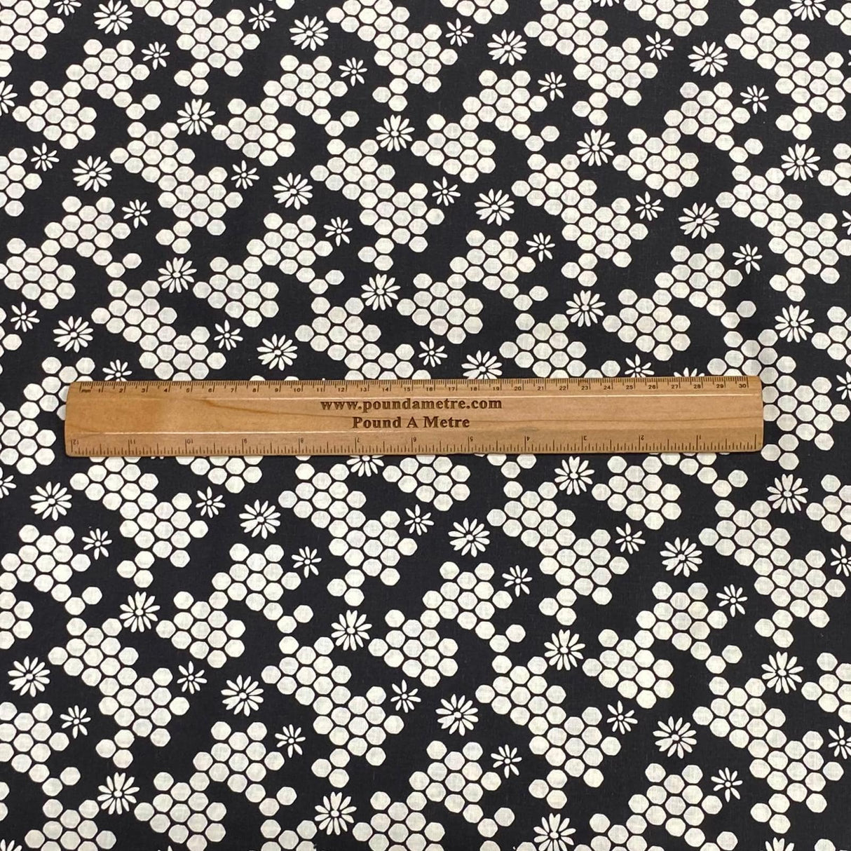 Pound A Metre Per Metre Per Metre Beautiful Digitally Printed 100% Cotton- 45" Wide (Black & White)