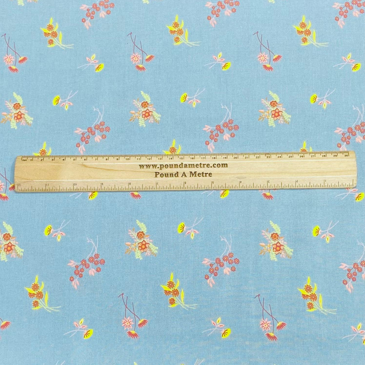 Pound A Metre Per Metre Per Metre Beautiful Digitally Printed 100% Cotton- 45" Wide (Blue Flower)