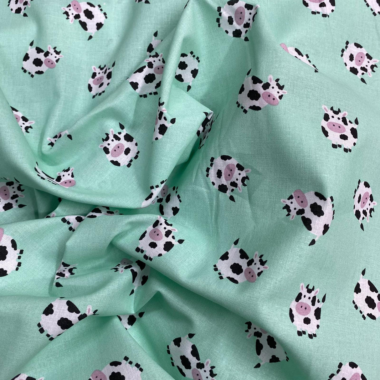 Pound A Metre Per Metre Per Metre Beautiful Digitally Printed 100% Cotton- 45" Wide (Cows)