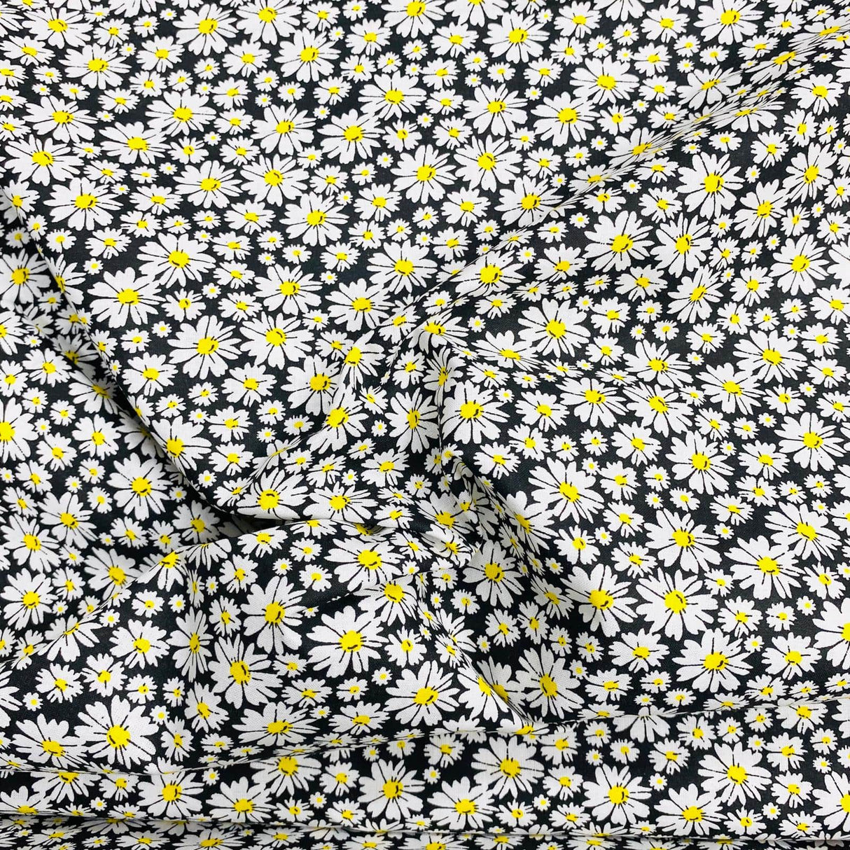 Pound A Metre Per Metre Per Metre Beautiful Digitally Printed 100% Cotton- 45" Wide (Daisy)