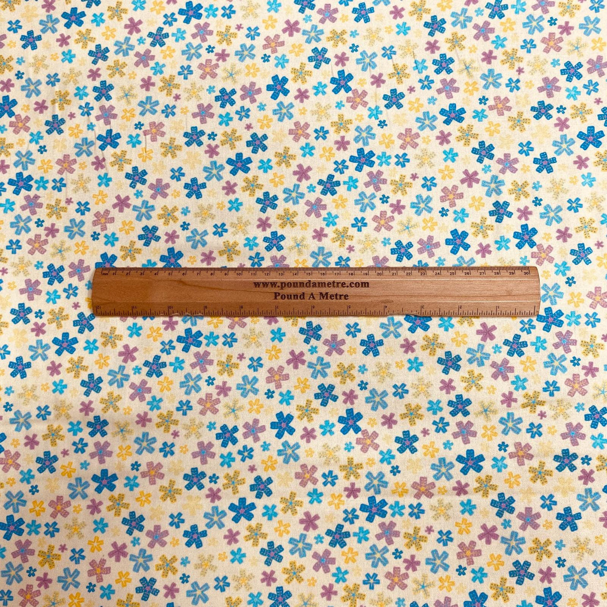 Pound A Metre Per Metre Per Metre Beautiful Digitally Printed 100% Cotton- 45" Wide (Deal 23) (Cotton-Deal)