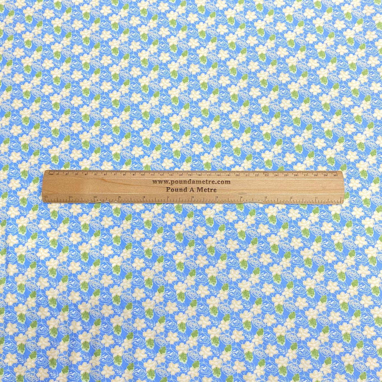 Pound A Metre Per Metre Per Metre Beautiful Digitally Printed 100% Cotton- 45" Wide (Deal 26) (Cotton-Deal)