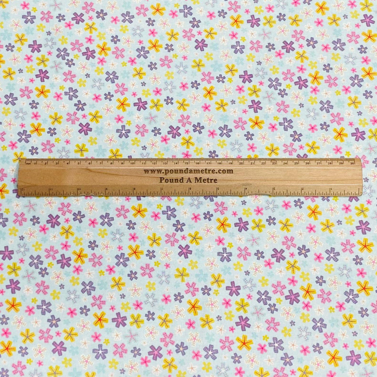 Pound A Metre Per Metre Per Metre Beautiful Digitally Printed 100% Cotton- 45" Wide (Deal 42) (Cotton-Deal)