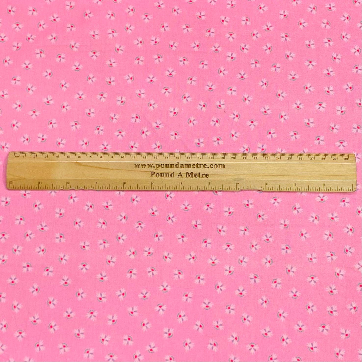 Pound A Metre Per Metre Per Metre Beautiful Digitally Printed 100% Cotton- 45" Wide (Deal 53) (Cotton-Deal)