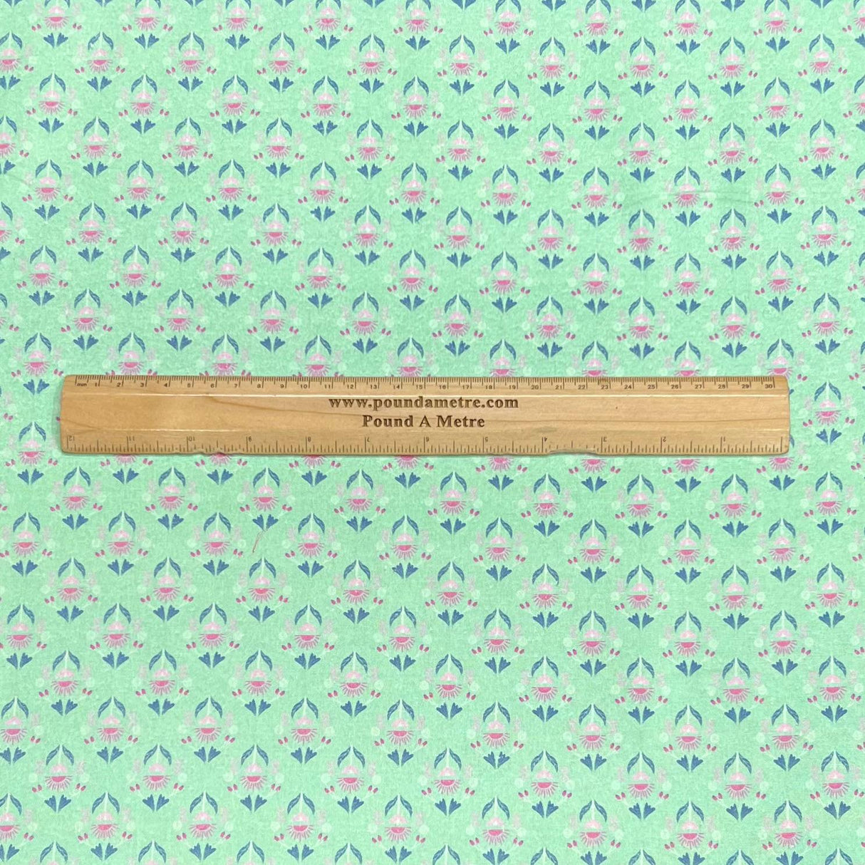 Pound A Metre Per Metre Per Metre Beautiful Digitally Printed 100% Cotton- 45" Wide (Deal 67) (Cotton-Deal)