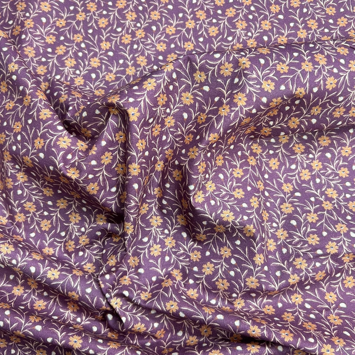 Pound A Metre Per Metre Per Metre Beautiful Digitally Printed 100% Cotton- 45" Wide (Deal 69) (Cotton-Deal)