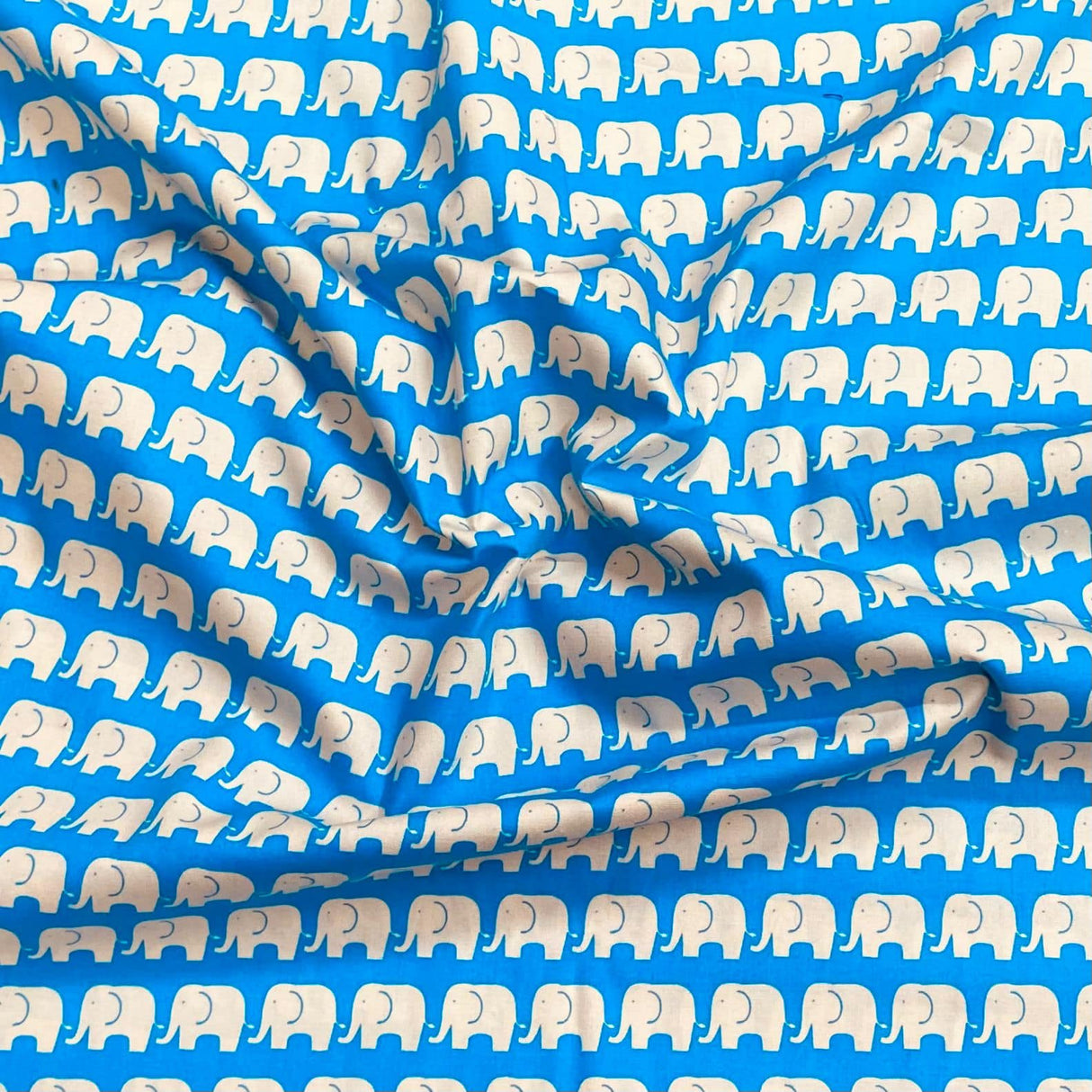 Pound A Metre Per Metre Per Metre Beautiful Digitally Printed 100% Cotton- 45" Wide (Elephant)