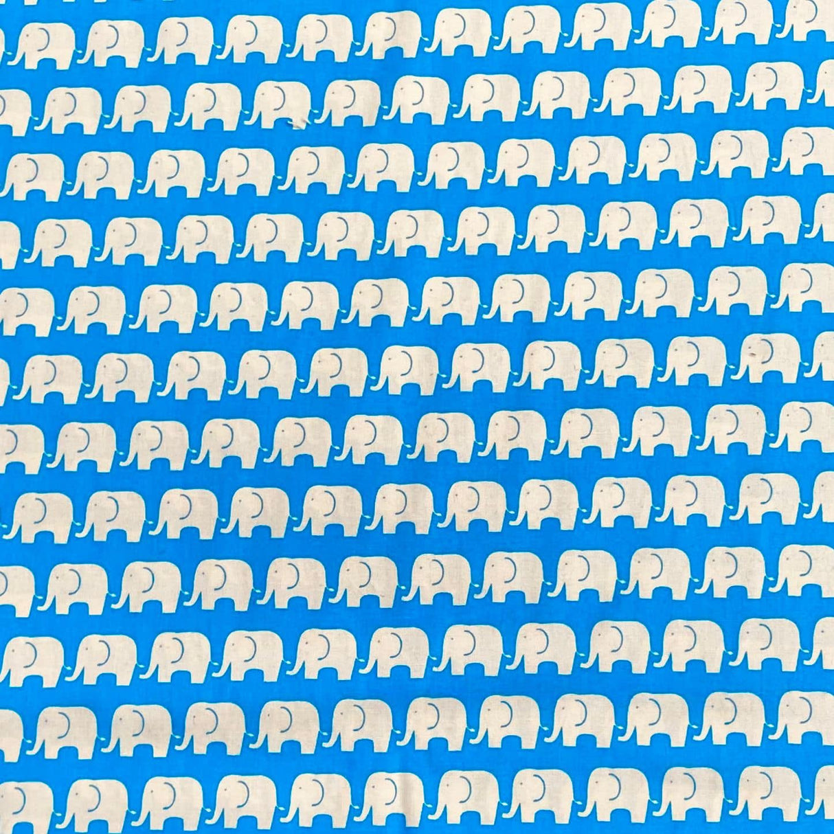 Pound A Metre Per Metre Per Metre Beautiful Digitally Printed 100% Cotton- 45" Wide (Elephant)