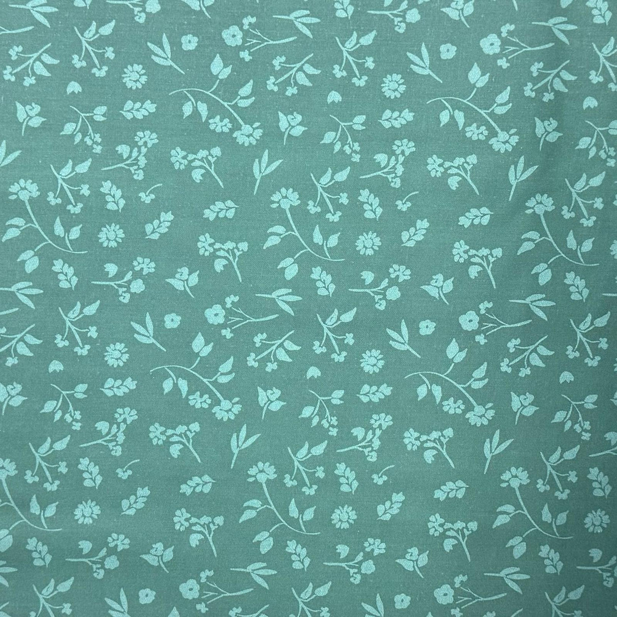 Pound A Metre Per Metre Per Metre Beautiful Digitally Printed 100% Cotton- 45" Wide (Emerald Floral)