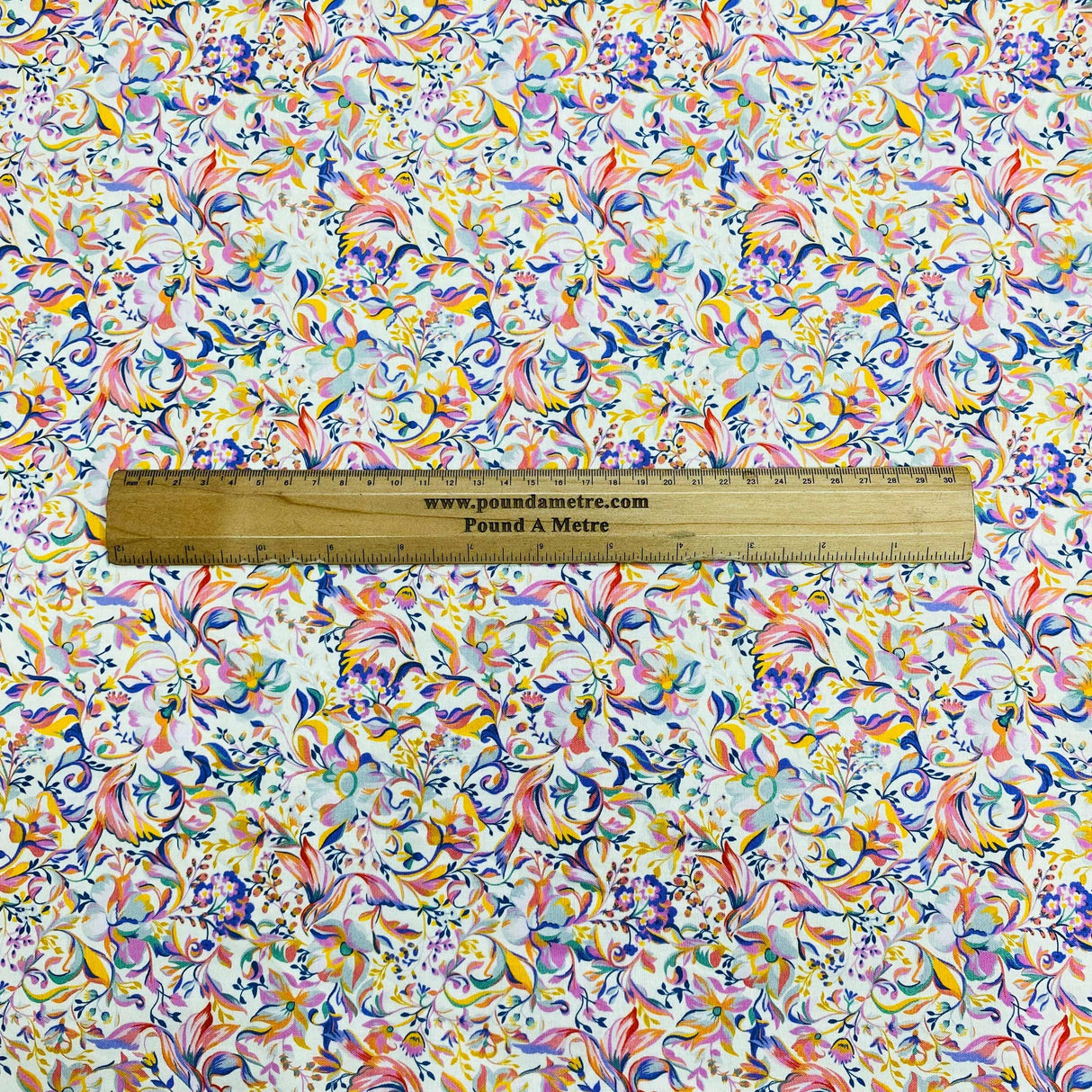 Pound A Metre Per Metre Per Metre Beautiful Digitally Printed 100% Cotton- 45" Wide (Floral)
