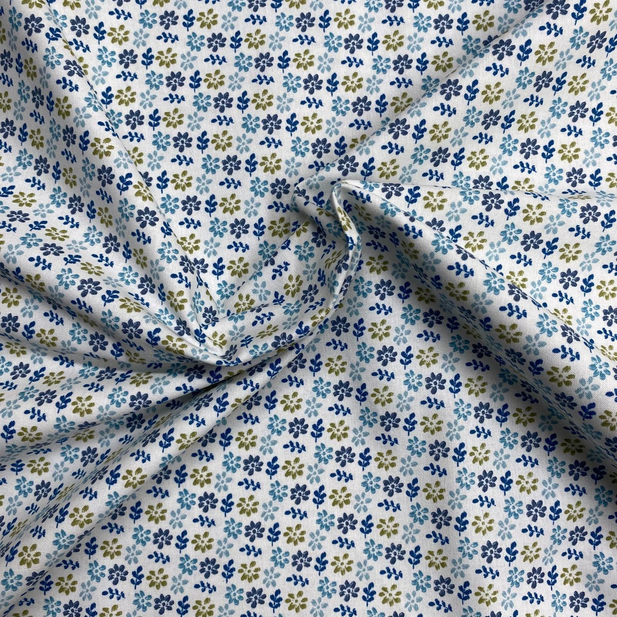 Pound A Metre Per Metre Per Metre Beautiful Digitally Printed 100% Cotton- 45" Wide (Floral)