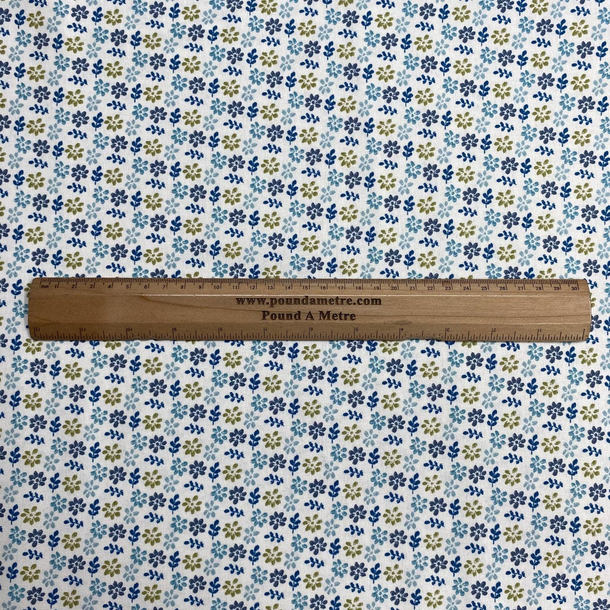 Pound A Metre Per Metre Per Metre Beautiful Digitally Printed 100% Cotton- 45" Wide (Floral)