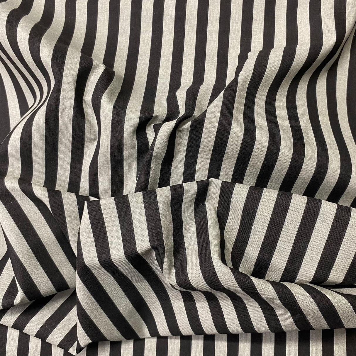 Pound A Metre Per Metre Per Metre Beautiful Digitally Printed 100% Cotton- 45" Wide (Grey & Black)