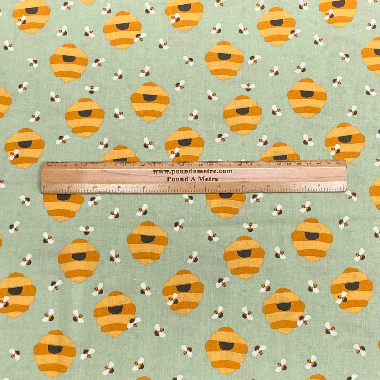Pound A Metre Per Metre Per Metre Beautiful Digitally Printed 100% Cotton- 45" Wide (Honey Comb)