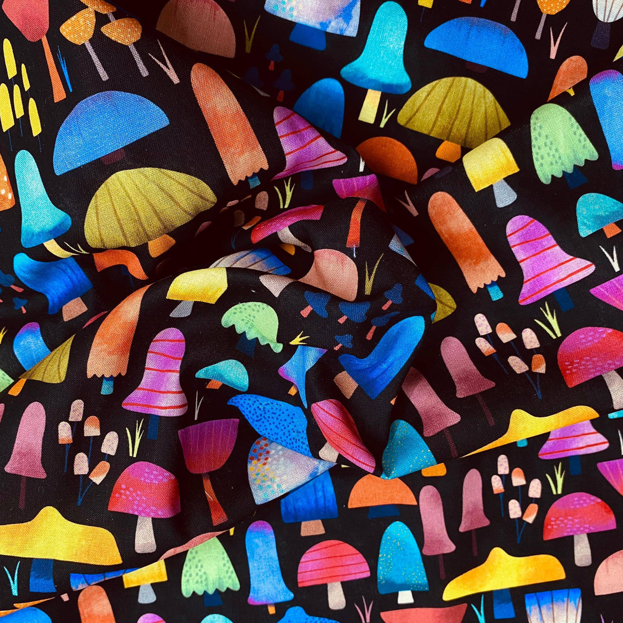 Pound A Metre Per Metre Per Metre Beautiful Digitally Printed 100% Cotton- 45" Wide (Mushroom)