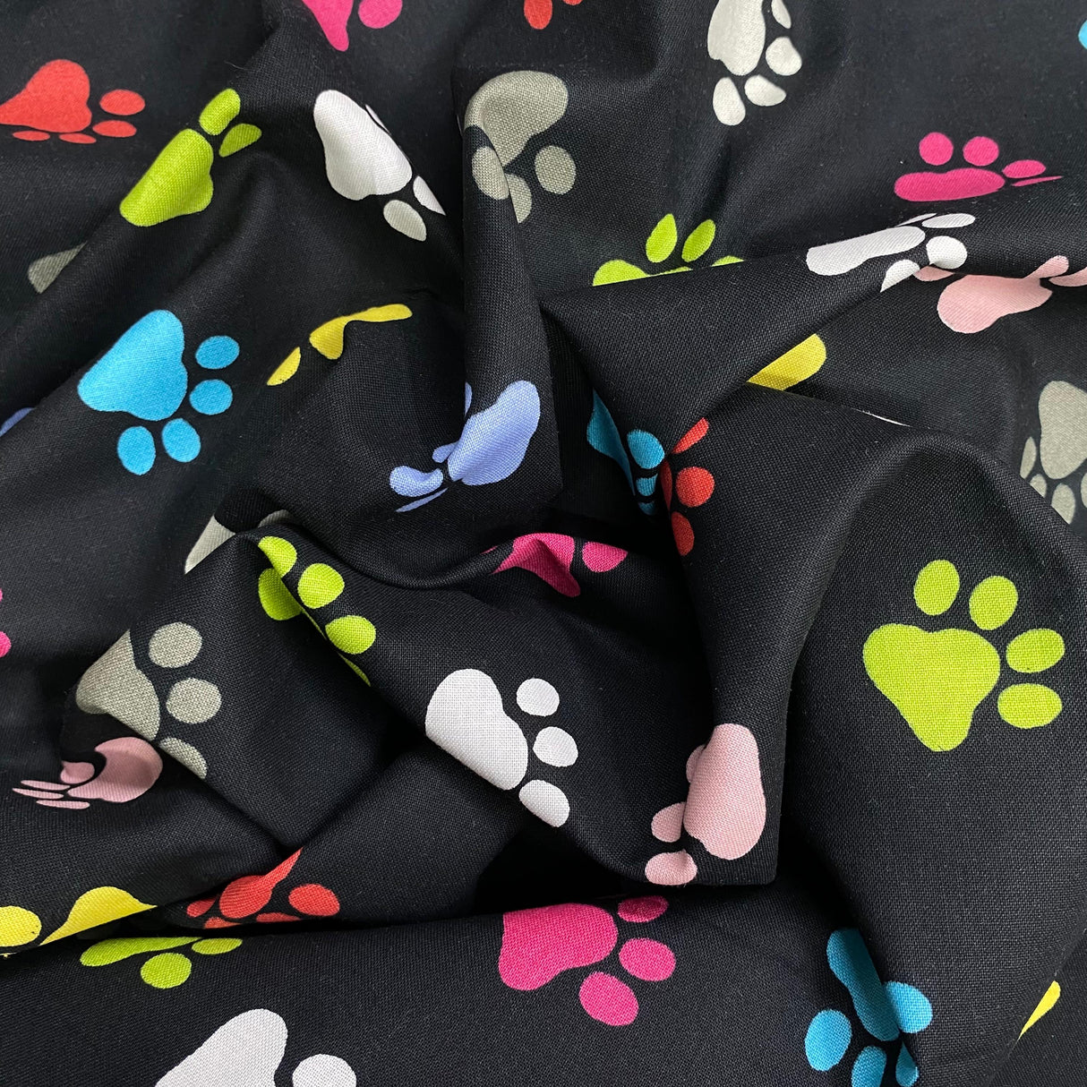 Pound A Metre Per Metre Per Metre Beautiful Digitally Printed 100% Cotton- 45" Wide (Paws)