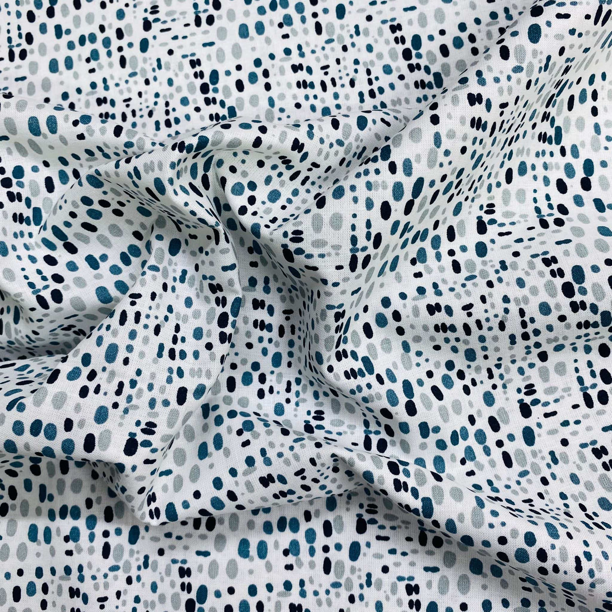 Pound A Metre Per Metre Per Metre Beautiful Digitally Printed 100% Cotton- 45" Wide (Pebble)