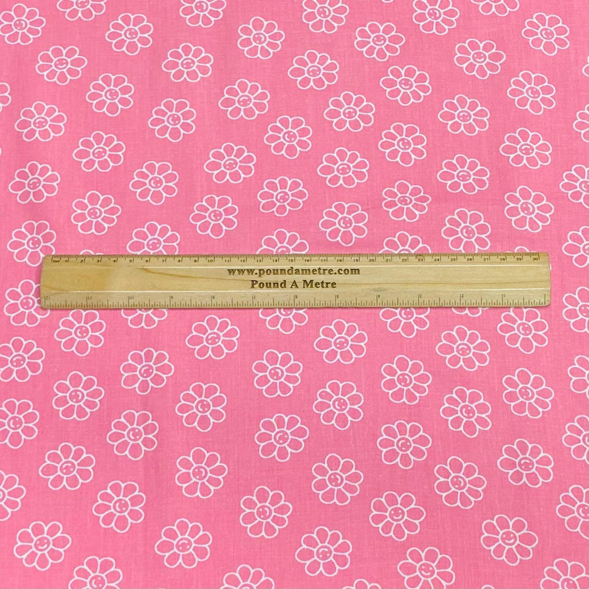 Pound A Metre Per Metre Per Metre Beautiful Digitally Printed 100% Cotton- 45" Wide (Pink Big Flower)