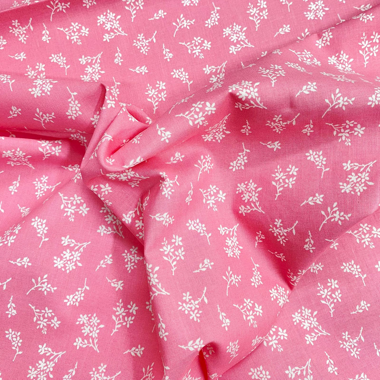 Pound A Metre Per Metre Per Metre Beautiful Digitally Printed 100% Cotton- 45" Wide (Pink Floral)