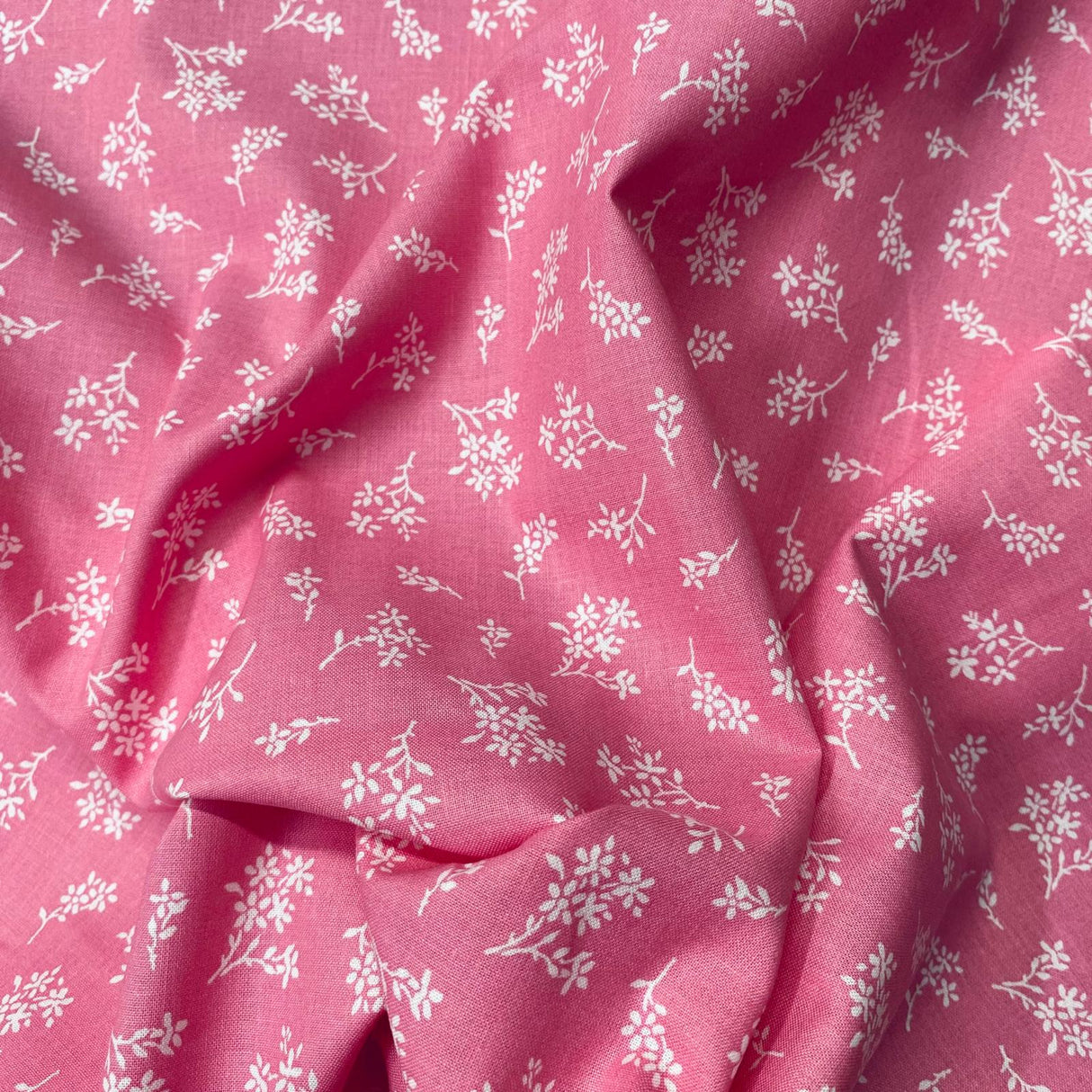 Pound A Metre Per Metre Per Metre Beautiful Digitally Printed 100% Cotton- 45" Wide (Pink Floral)