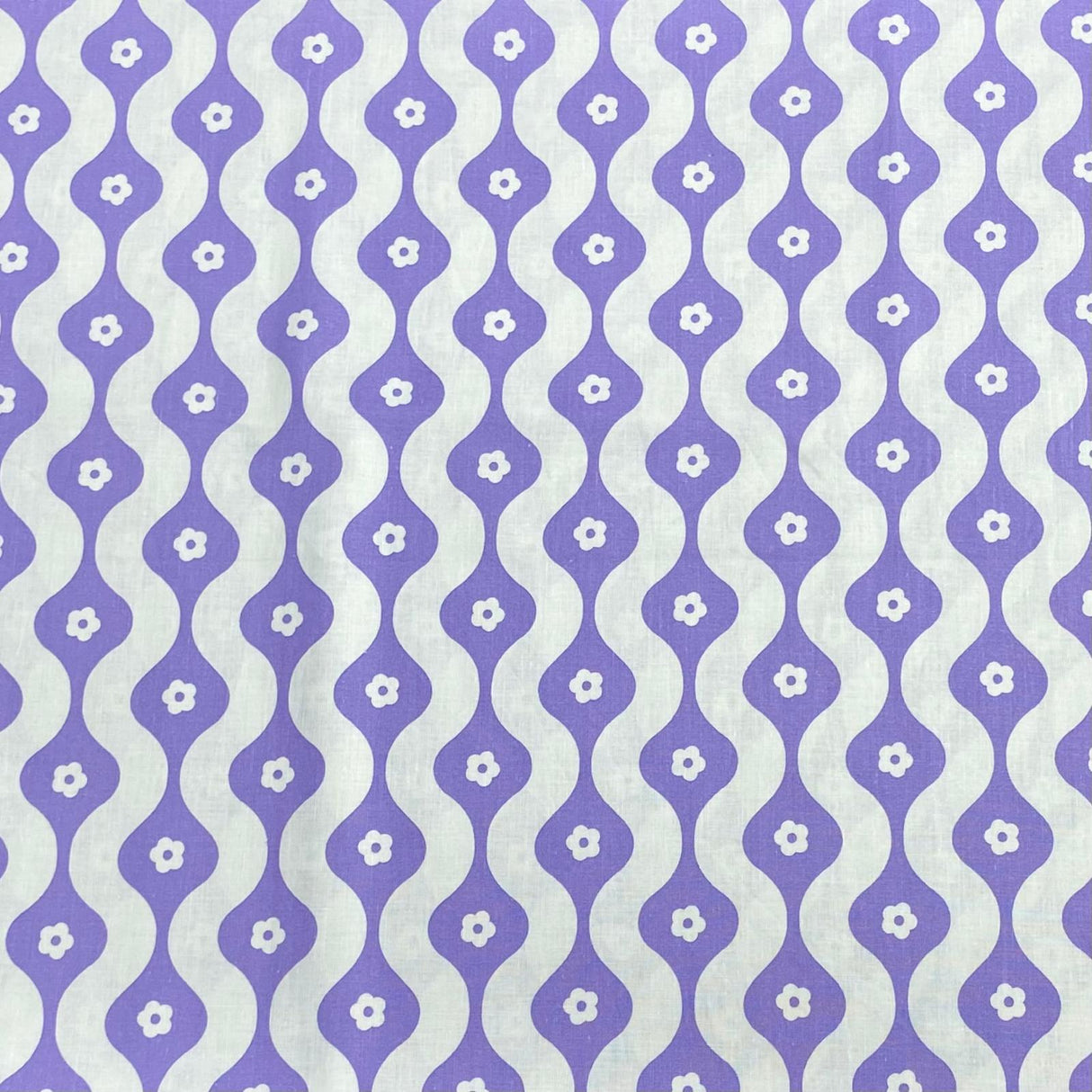 Pound A Metre Per Metre Per Metre Beautiful Digitally Printed 100% Cotton- 45" Wide (Purple & White Flower)