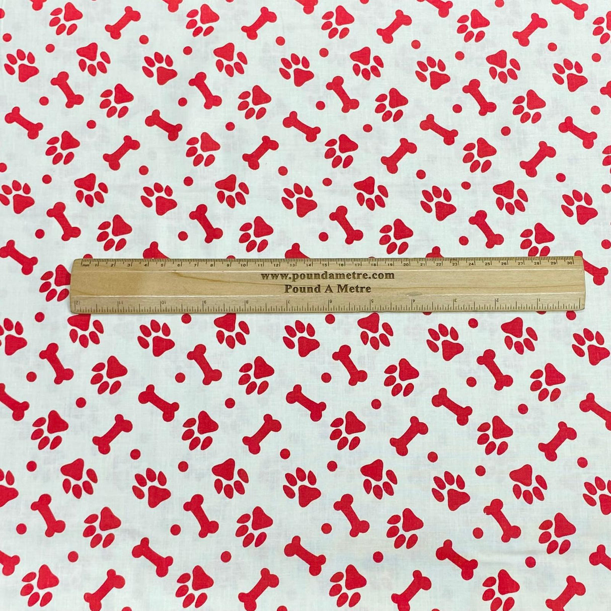 Pound A Metre Per Metre Per Metre Beautiful Digitally Printed 100% Cotton- 45" Wide (Red Paws)