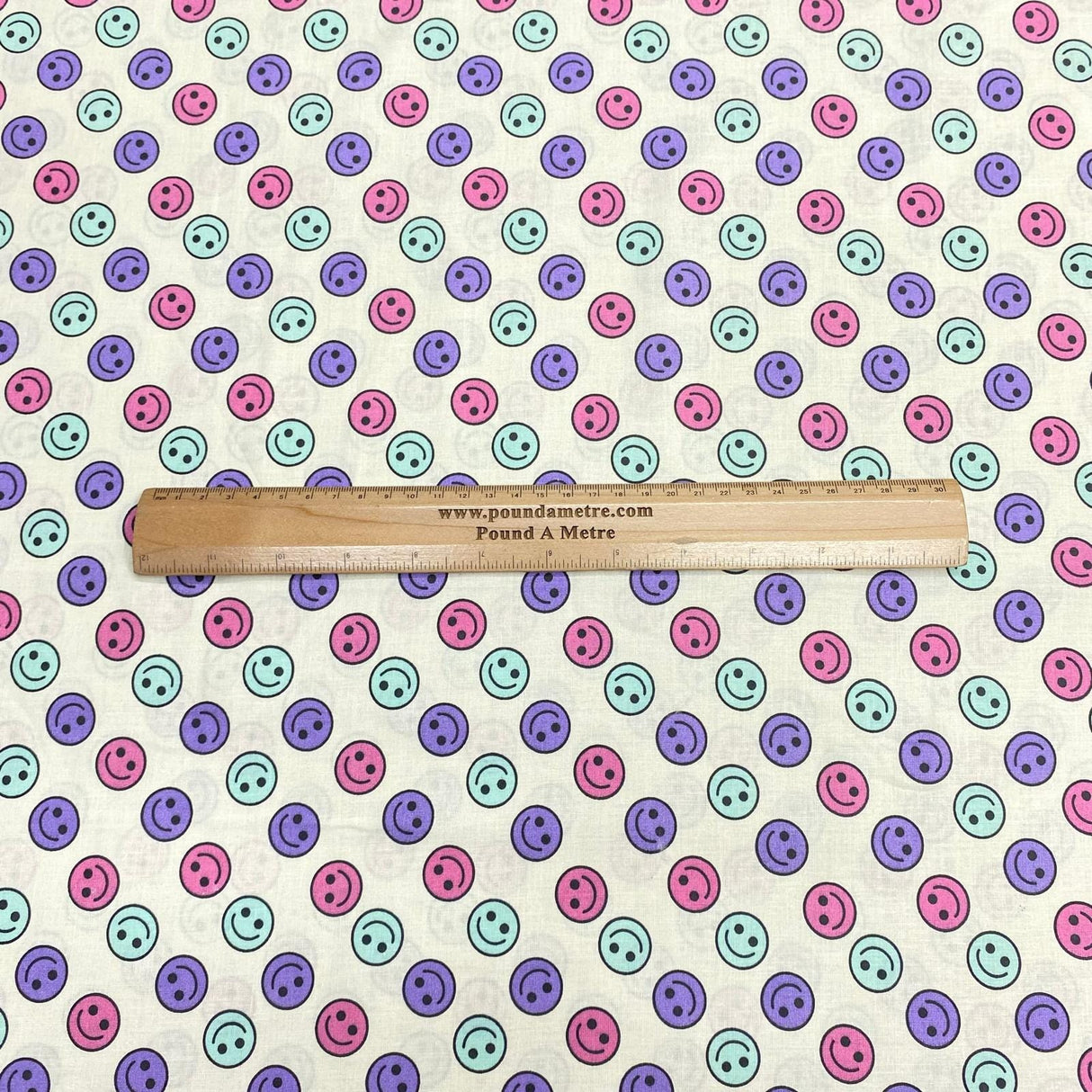 Pound A Metre Per Metre Per Metre Beautiful Digitally Printed 100% Cotton- 45" Wide (Smile)