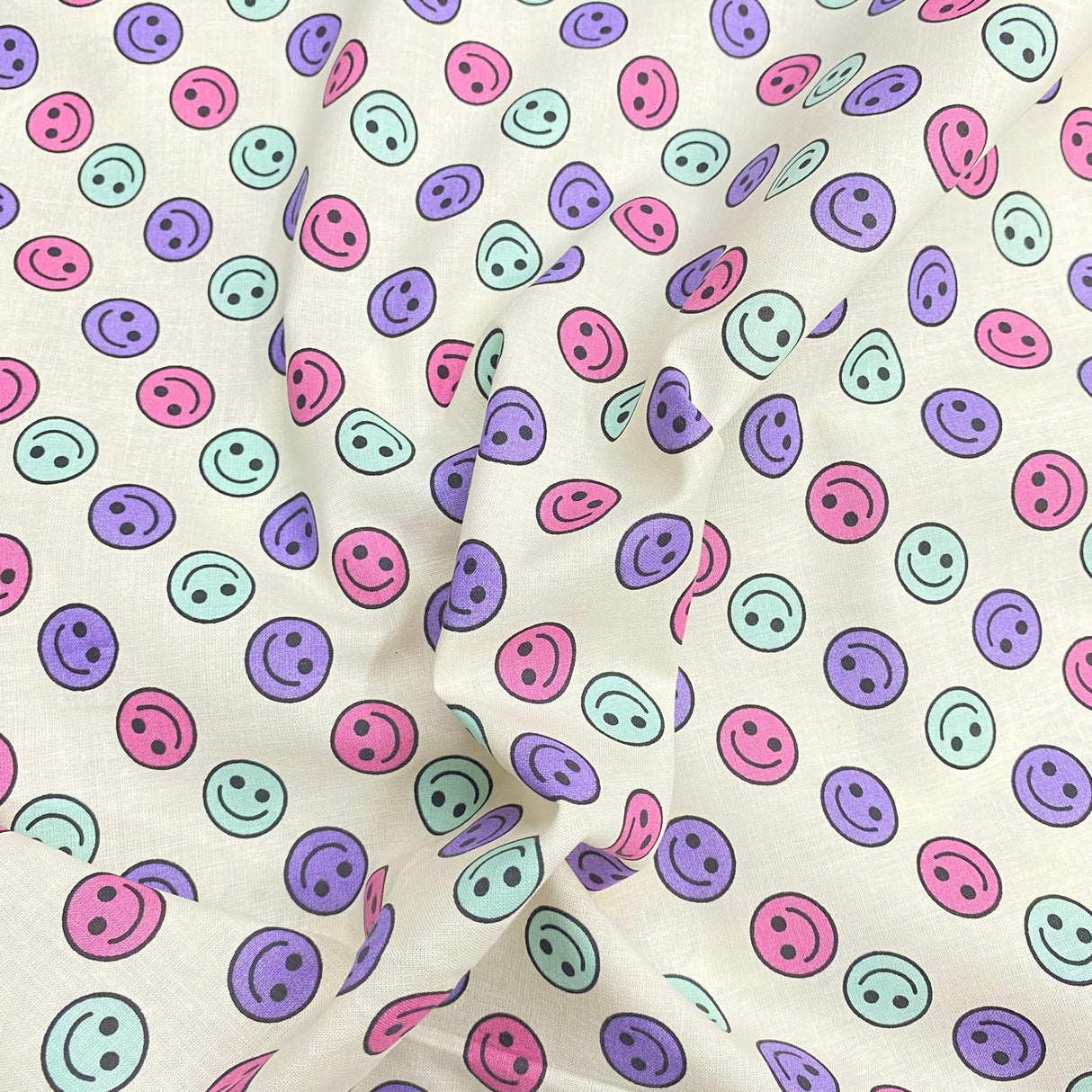 Pound A Metre Per Metre Per Metre Beautiful Digitally Printed 100% Cotton- 45" Wide (Smile)