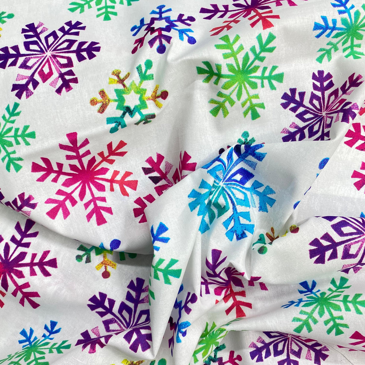 Pound A Metre Per Metre Per Metre Beautiful Digitally Printed 100% Cotton- 45" Wide (White Snowflake)