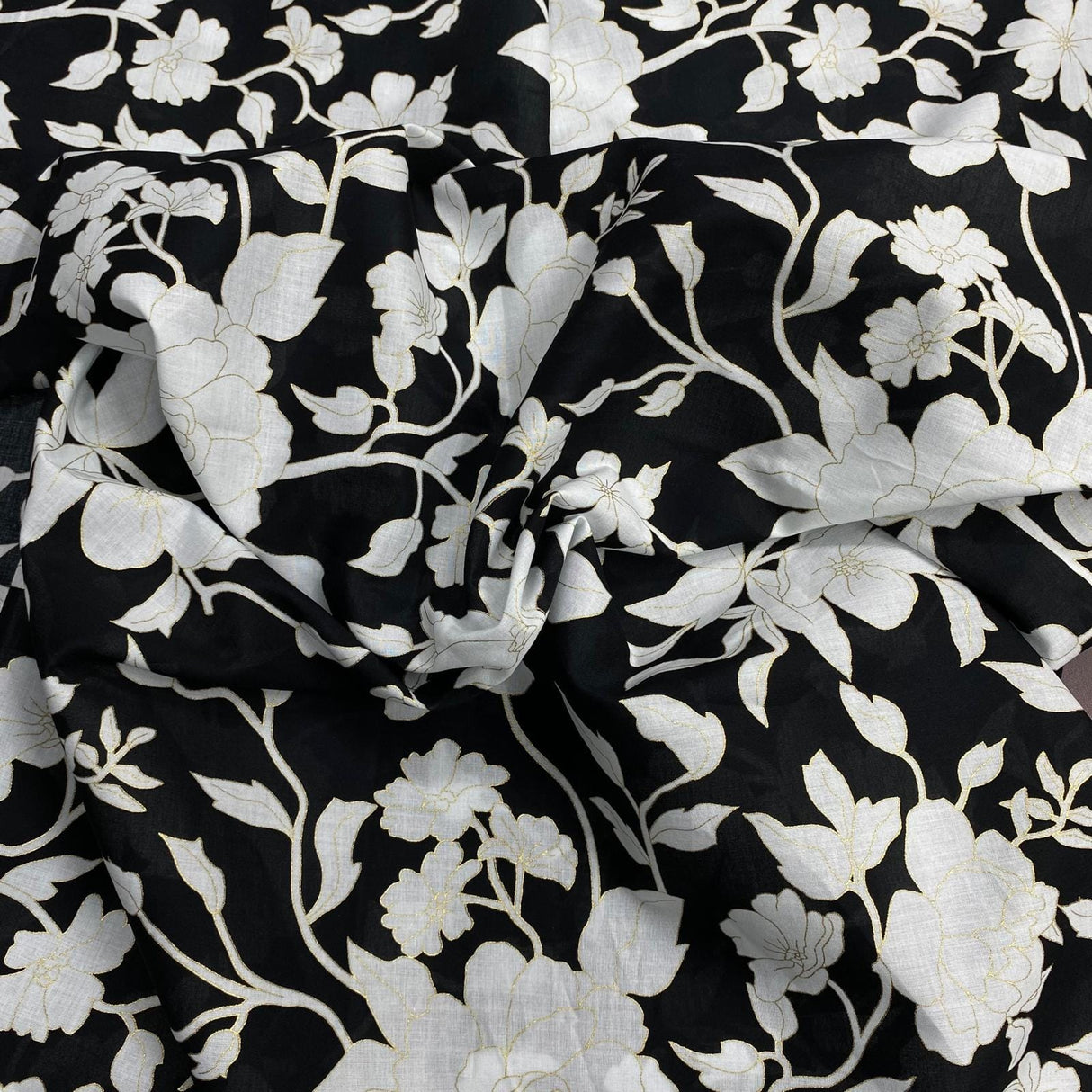 Pound A Metre Per Metre Luxury Dressmaking 100% Digital Printed Cotton Lawn- 55" (Black)