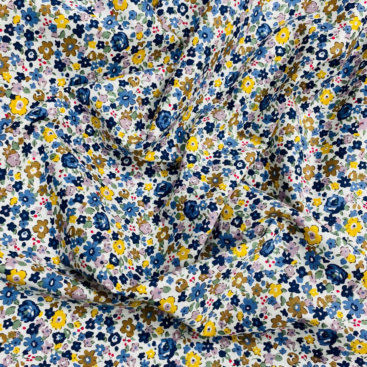 Pound A Metre Per Metre Per Metre Luxury Dressmaking 100% Digital Printed Cotton Lawn- 55" (Floral)