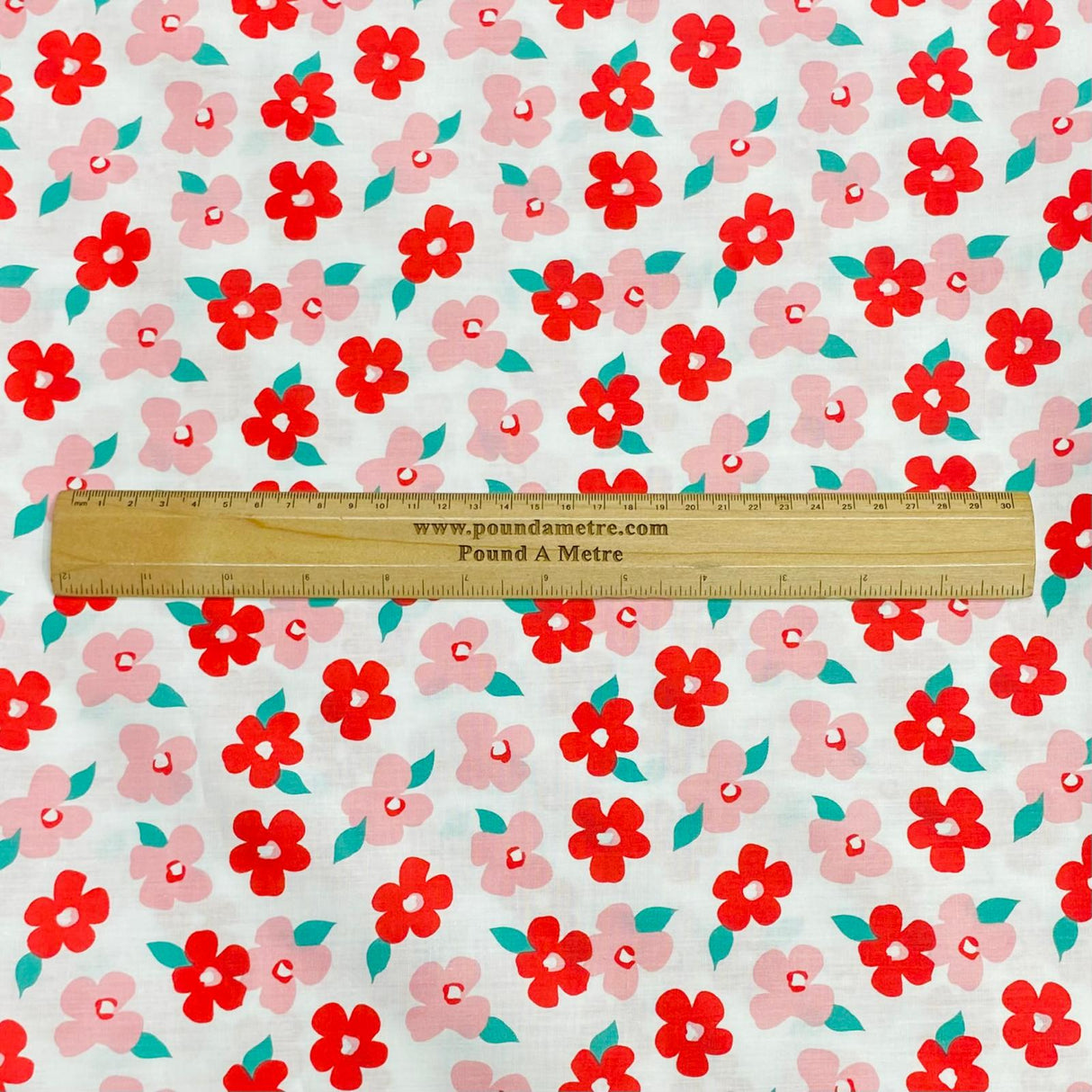 Pound A Metre Per Metre Per Metre Luxury Dressmaking 100% Digital Printed Cotton Lawn- 55" (Rose Flower)