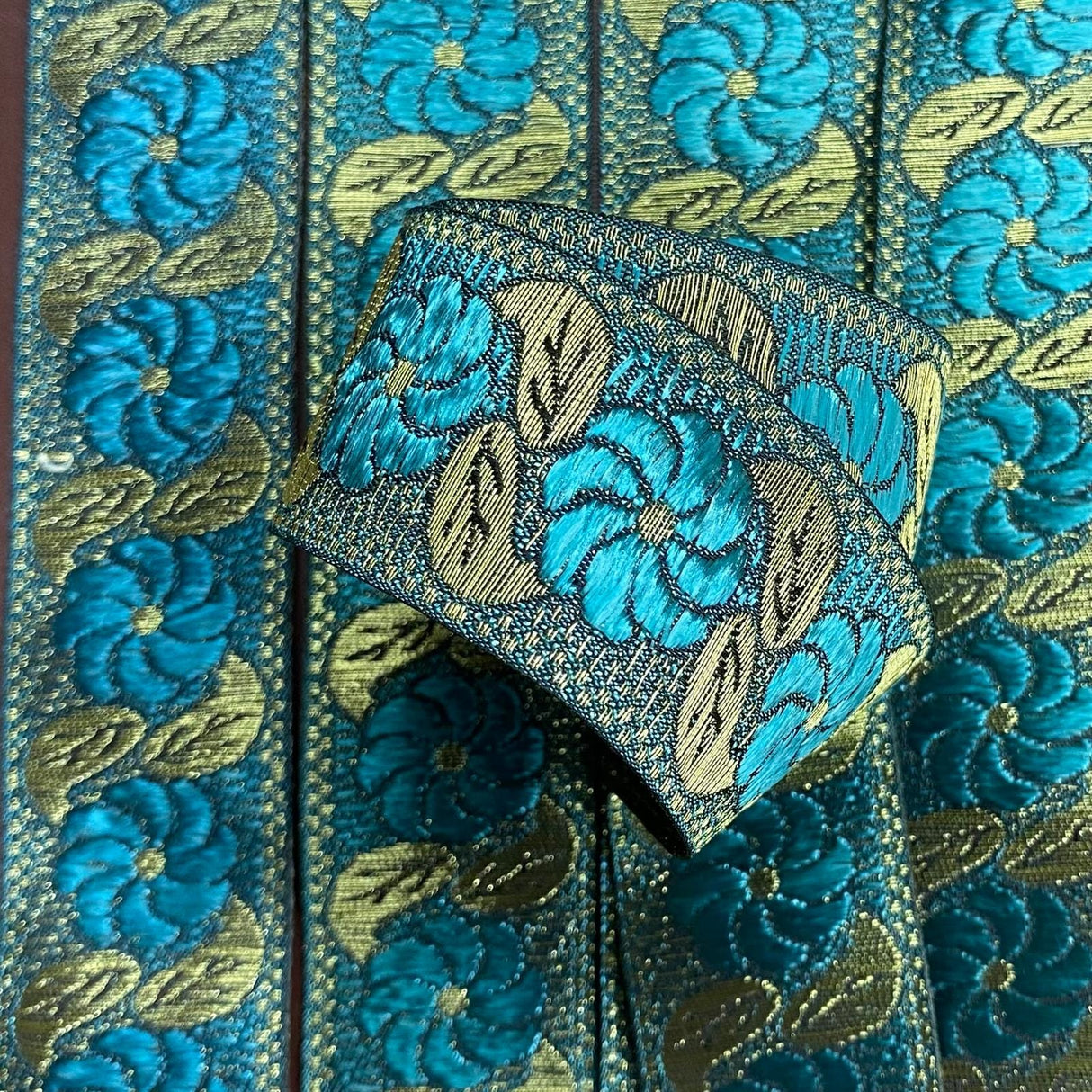 Pound A Metre Per Metre, Metallic Trimming, 25mm Wide (Sky Floral)