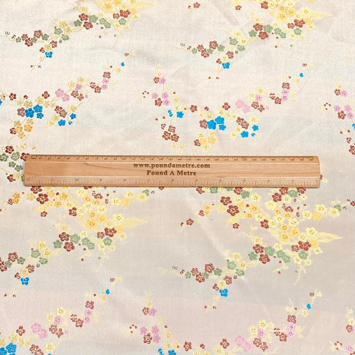 Pound A Metre Per Metres Oriental Chinese Brocade - 45" Wide - (Silver)