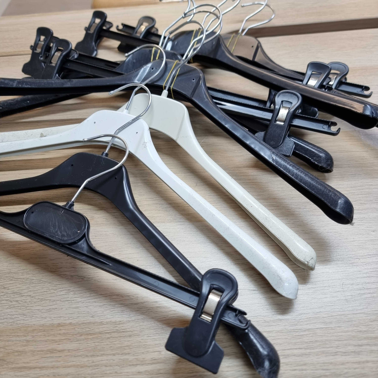 50 Piece Strong Plastic Display Hangers Standard & Adjustable Clips (Seconds)