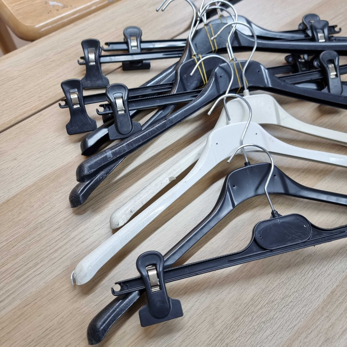 50 Piece Strong Plastic Display Hangers Standard & Adjustable Clips (Seconds)
