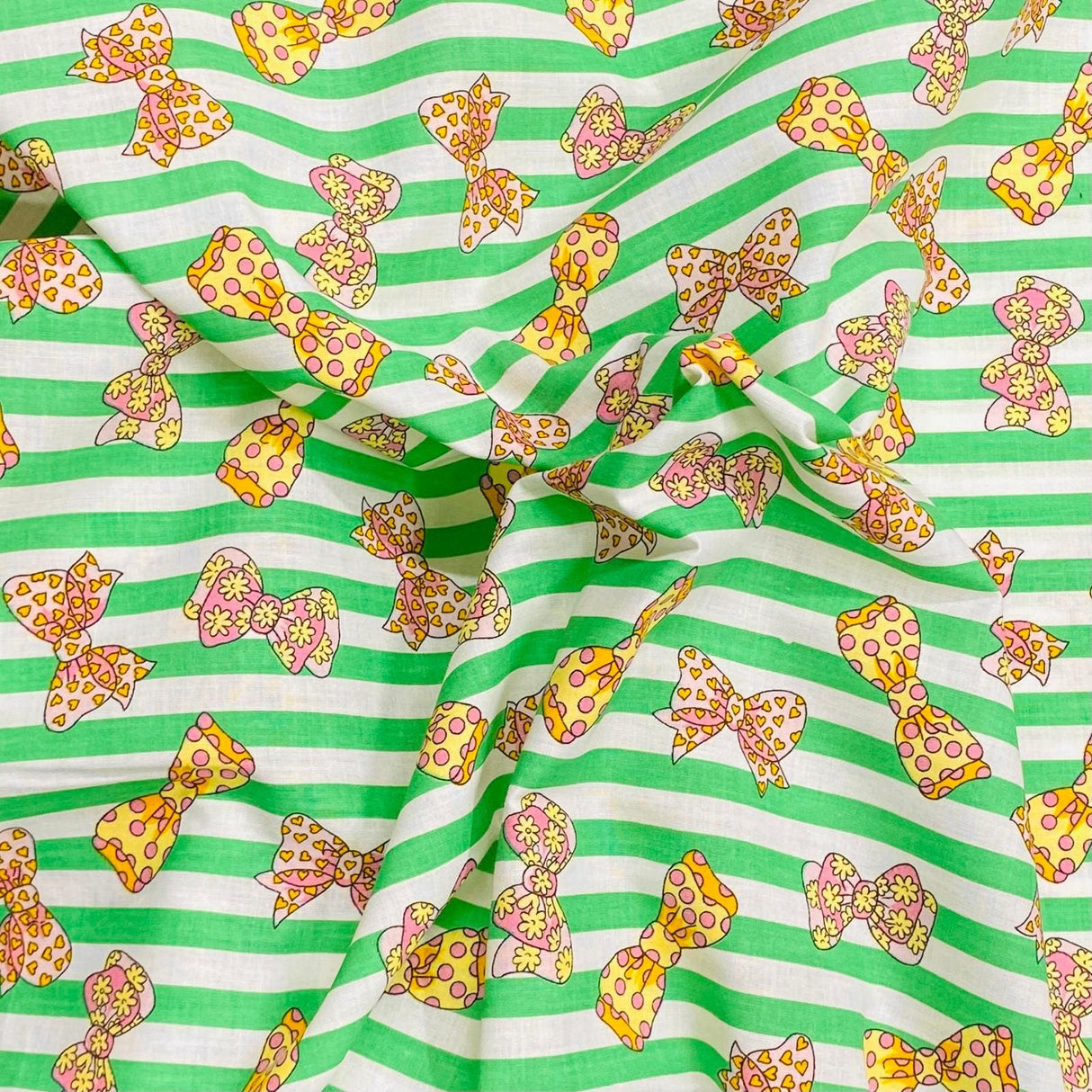 Pound A Metre 3 Metres 3 Metres Beautiful Digitally Printed 100% Cotton- 45" Wide (Green Bows)