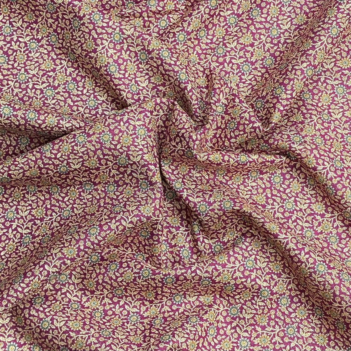 Pound A Metre 3 Metres 3 Metres Cashmere Effect Fabric- 45" Wide (Flower)